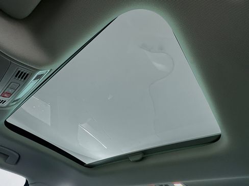 Used 2025 Volkswagen Jetta SE image 26