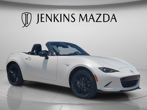 New 2026 MAZDA MX-5 Miata Club w/ Interior Package RWD image 2