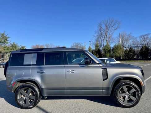 Used 2022 Land Rover Defender 110 S image 4