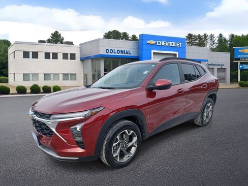 Used 2024 Chevrolet Trax LT image 1