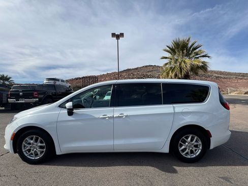 Used 2023 Chrysler Voyager LX image 2