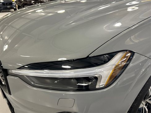 Certified 2025 Volvo XC60 B5 Plus image 7