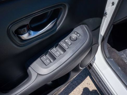 Certified 2026 Honda HR-V LX image 18