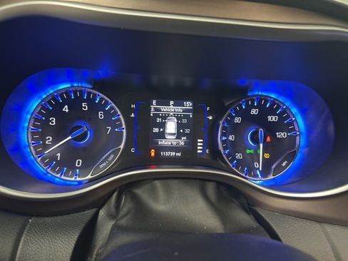 Used 2019 Chrysler Pacifica Touring-L image 12