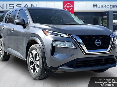 Used 2023 Nissan Rogue SV image 1