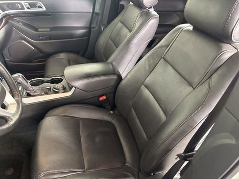 Used 2015 Ford Explorer Limited w/ Equipment Group 302A AWD/4WD image 31