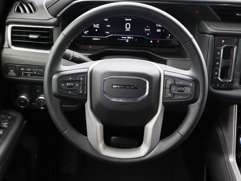 Used 2023 GMC Yukon XL Denali RWD image 14