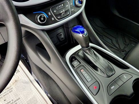 Used 2018 Chevrolet Volt LT FWD image 16