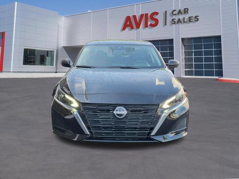 Used 2025 Nissan Altima 2.5 SV FWD image 2