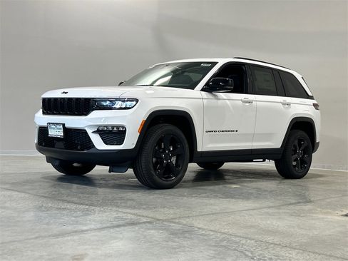 New 2025 Jeep Grand Cherokee Limited w/ Luxury Tech Group II image 2