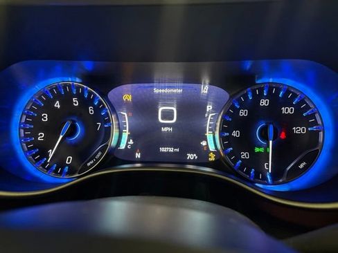 Used 2020 Chrysler Pacifica Touring-L FWD image 18