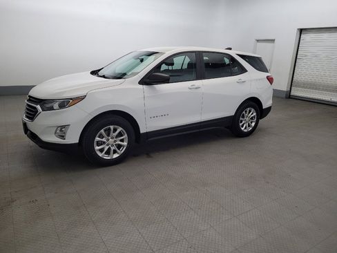 Used 2020 Chevrolet Equinox LS AWD/4WD image 2