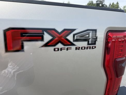 Used 2017 Ford F250 Lariat w/ Lariat Ultimate Package AWD/4WD image 11