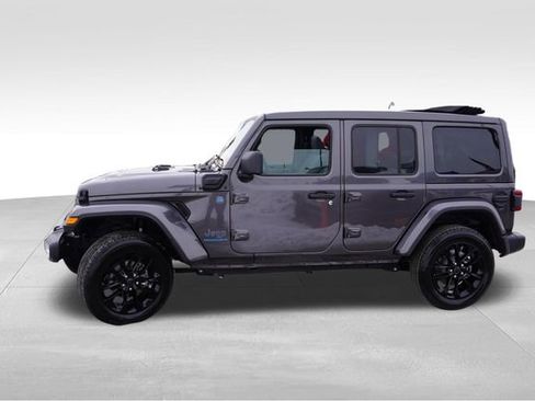 Used 2025 Jeep Wrangler Unlimited Sahara w/ Safety Group image 10