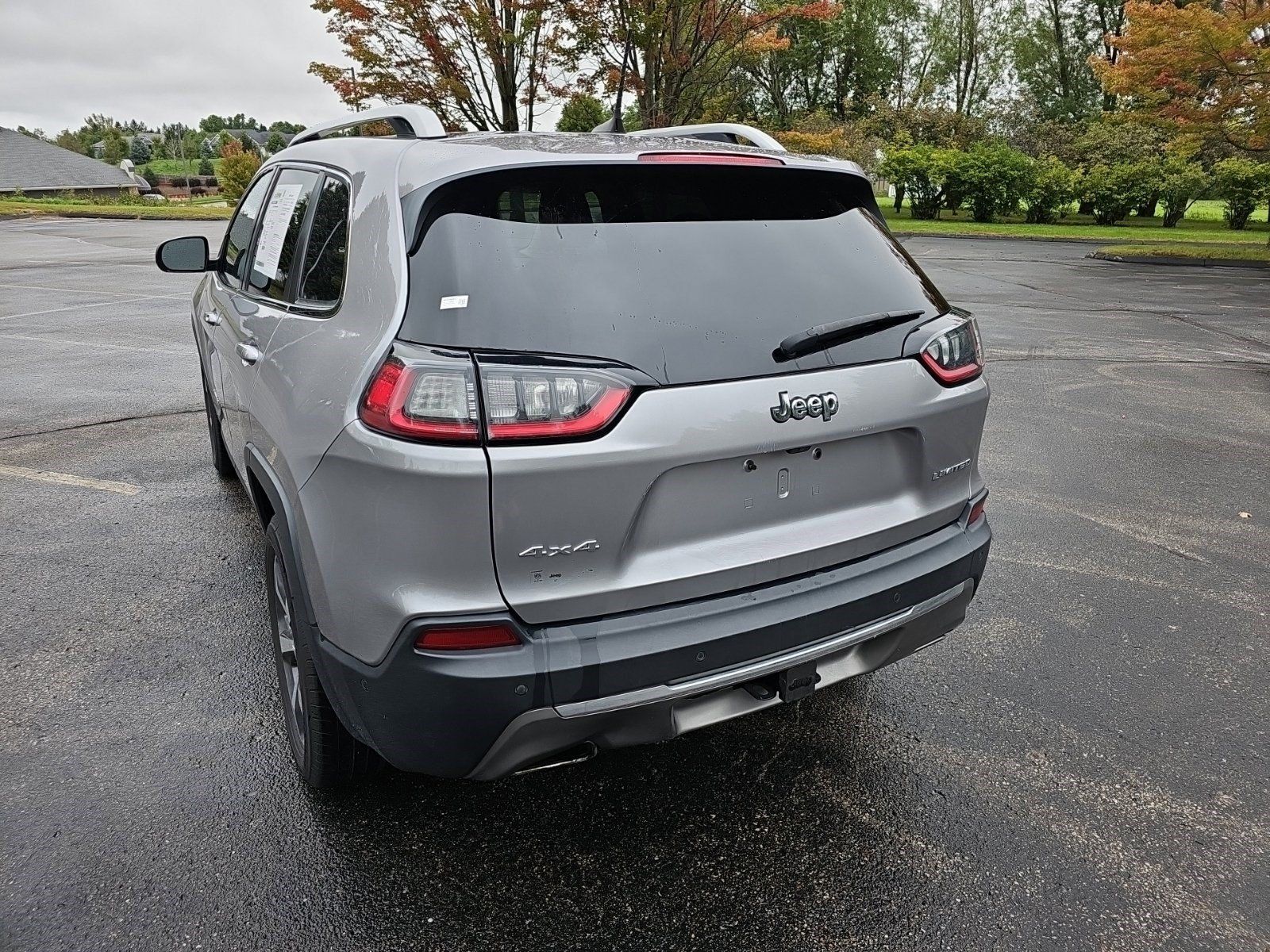 Used 2019 Jeep Cherokee Limited w/ Luxury Group AWD/4WD image 3