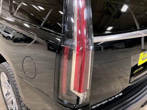 Used 2016 Cadillac Escalade Premium AWD/4WD image 29