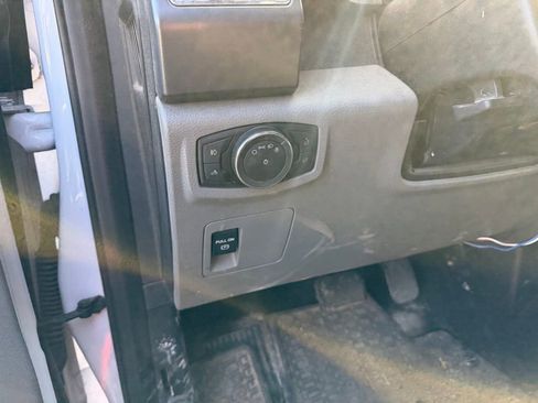 Used 2015 Ford F150 XLT image 11