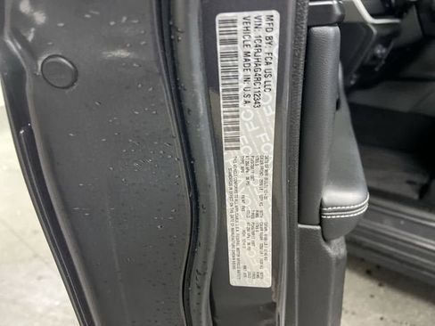 Used 2024 Jeep Grand Cherokee Laredo image 33