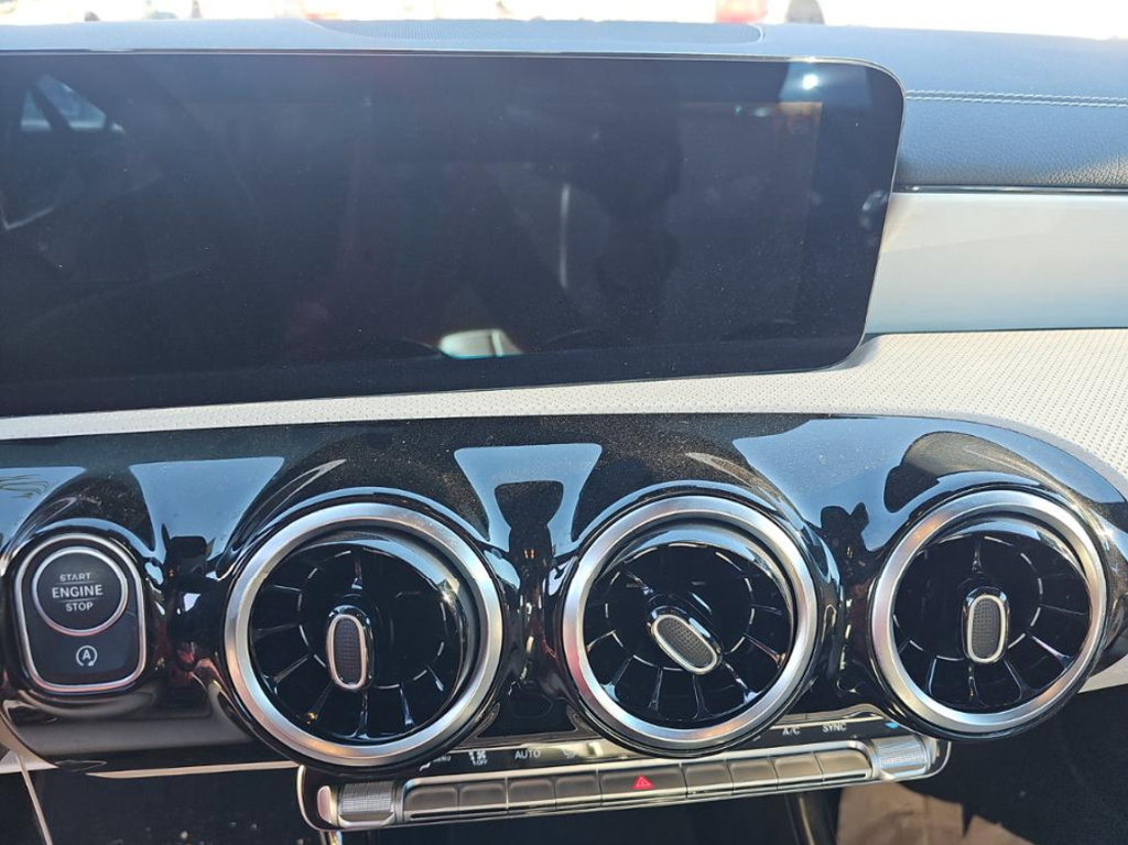 Used 2025 Mercedes-Benz CLA 250 image 5