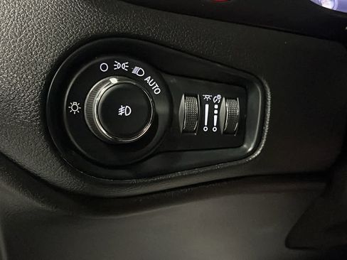 Used 2021 Jeep Renegade Trailhawk AWD/4WD image 22