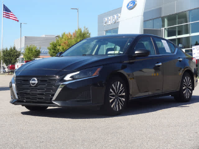 Used 2024 Nissan Altima 2.5 SV FWD image 1