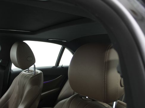 Used 2017 Mercedes-Benz E 300 4MATIC image 5