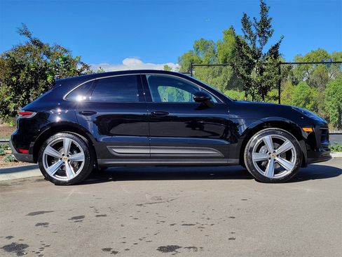 Used 2025 Porsche Macan image 8