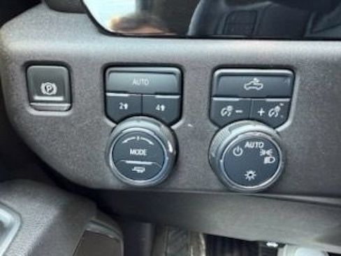 Used 2025 Chevrolet Silverado 1500 LT AWD/4WD image 37
