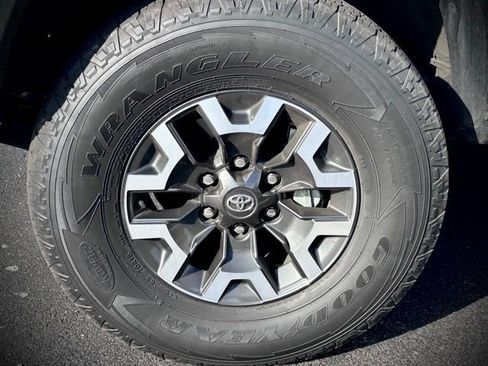 Used 2021 Toyota Tacoma TRD Off-Road w/ Technology Package image 21