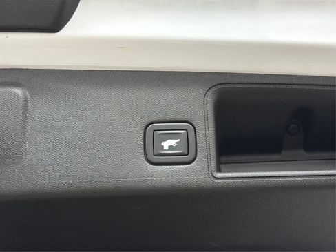 Used 2021 GMC Terrain SLT image 19