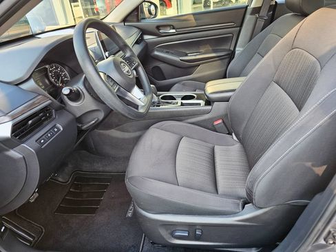 Used 2024 Nissan Altima 2.5 SV FWD image 19