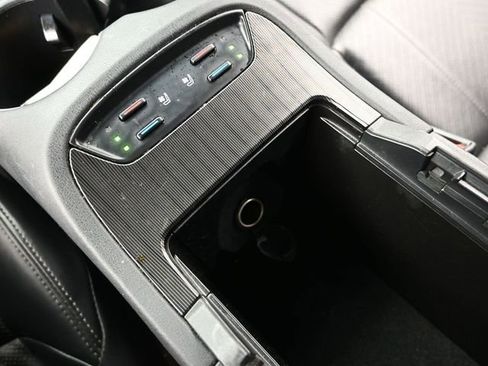 Certified 2021 Toyota Venza XLE image 32