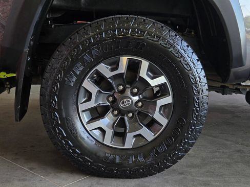 Certified 2020 Toyota Tacoma TRD Off-Road w/ Technology Package AWD/4WD image 7
