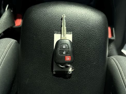 Used 2013 Toyota RAV4 XLE FWD image 23