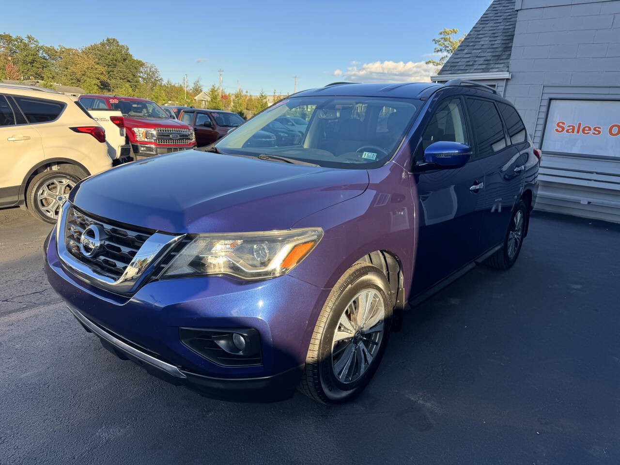 Used 2017 Nissan Pathfinder SV AWD/4WD image 3