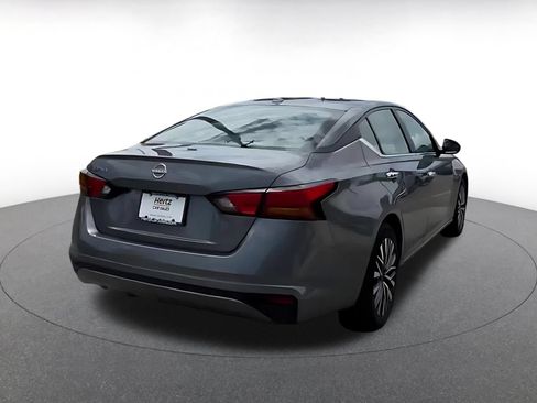 Used 2025 Nissan Altima 2.5 SV FWD image 15
