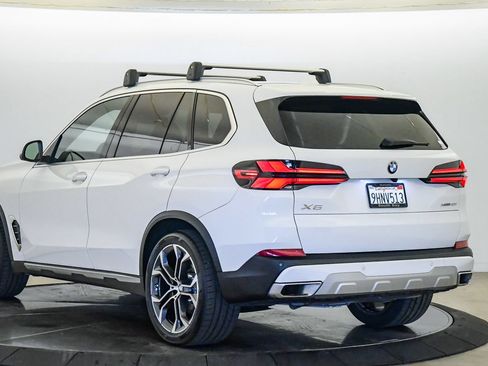 Certified 2024 BMW X5 xDrive40i w/ Premium Package AWD/4WD image 2