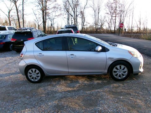 Used 2013 Toyota Prius C Two image 9