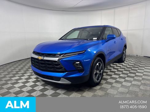 Used 2025 Chevrolet Blazer LT FWD image 1
