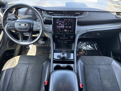 Used 2023 Jeep Grand Cherokee Altitude AWD/4WD image 6