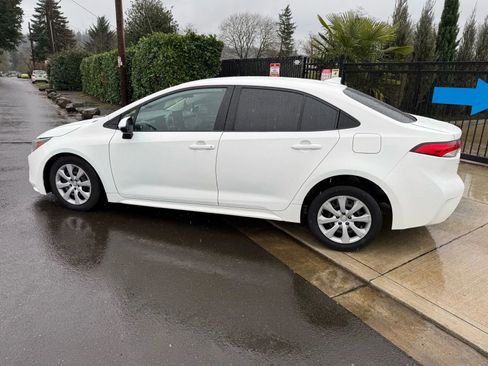 Used 2021 Toyota Corolla LE w/ Carpet Mat Package (TMS) image 7