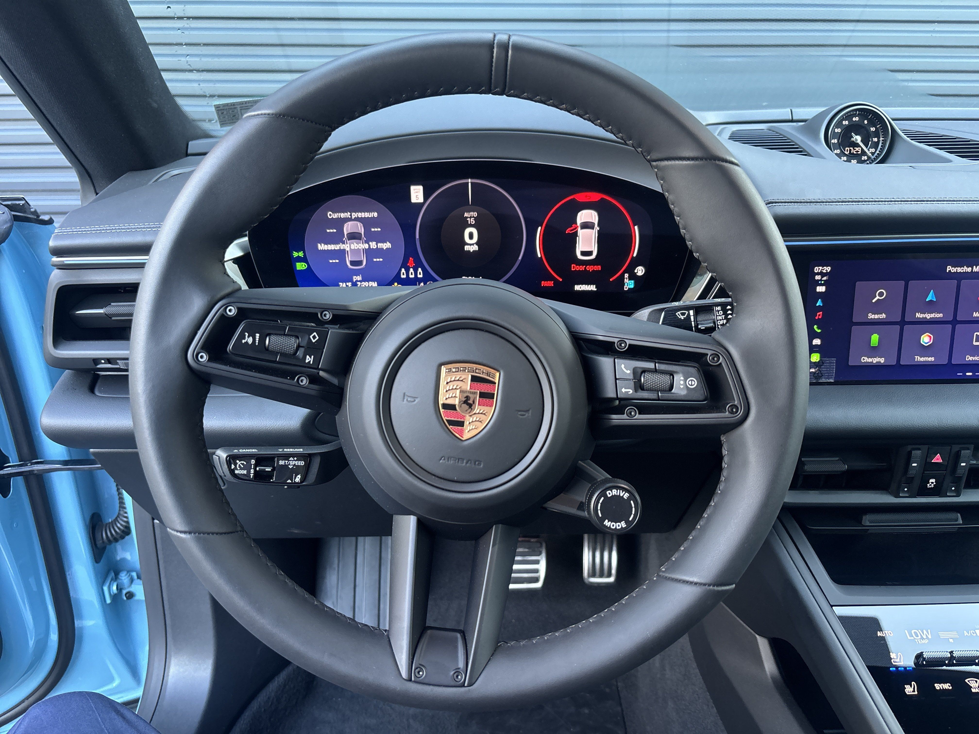 Certified 2025 Porsche Macan 4S Electric AWD/4WD image 13