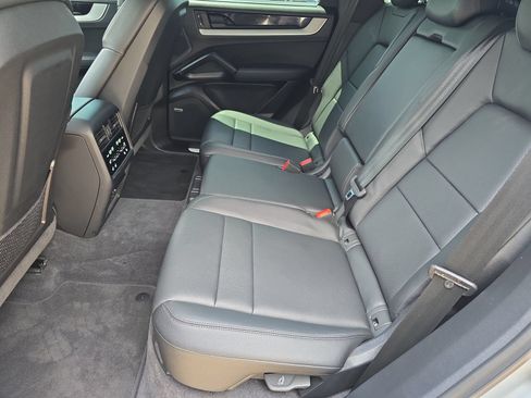Certified 2025 Porsche Cayenne AWD/4WD image 23