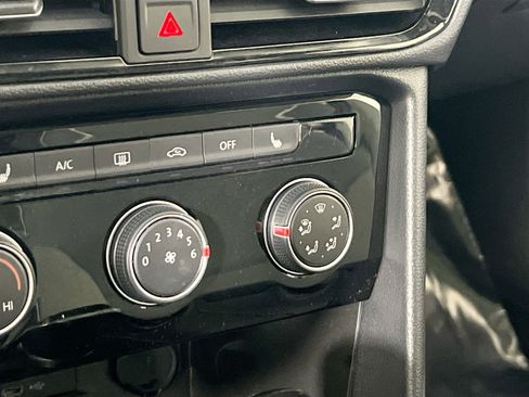 Used 2023 Volkswagen Taos SE image 19