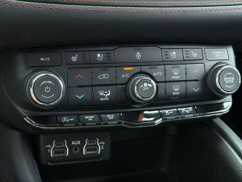 Used 2024 Dodge Durango GT RWD image 28