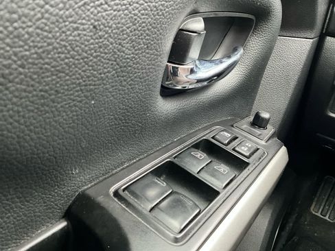 Used 2023 Nissan Titan SV w/ SV Convenience Package image 23