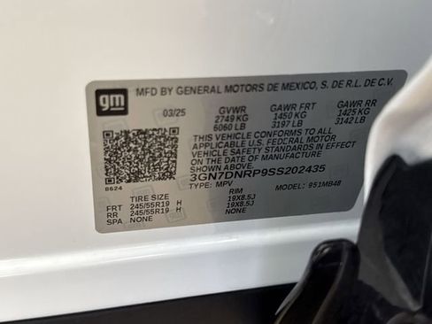Certified 2025 Chevrolet Equinox EV LT FWD image 30