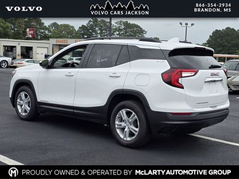 Used 2024 GMC Terrain SLE w/ Driver Convenience Package FWD image 6