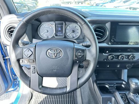 Used 2017 Toyota Tacoma TRD Sport w/ Tow Package image 18