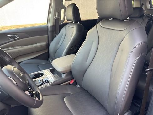Certified 2026 Kia Carnival EX FWD image 24